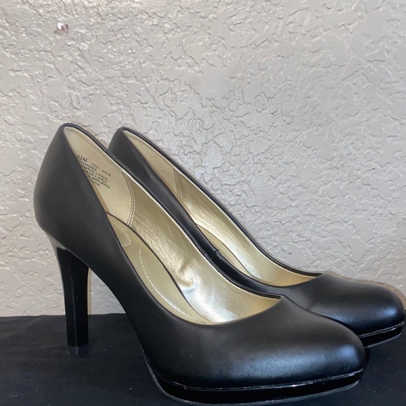 bandolino berta platform pump
